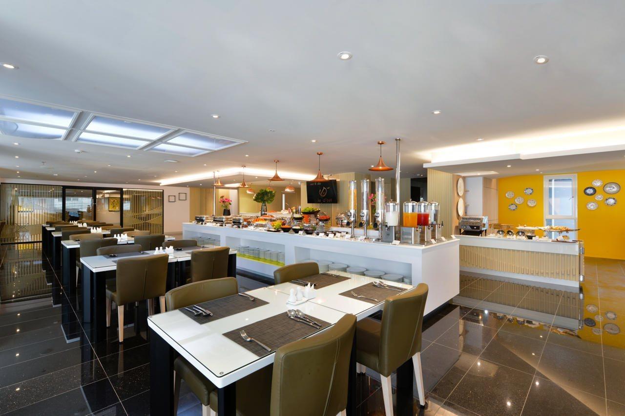 Le D'Tel Bangkok Hotell Eksteriør bilde The lounge at Changi Airport