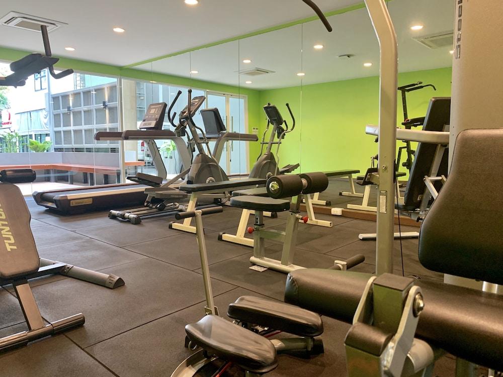 Le D'Tel Bangkok Hotell Eksteriør bilde The gym at the hotel