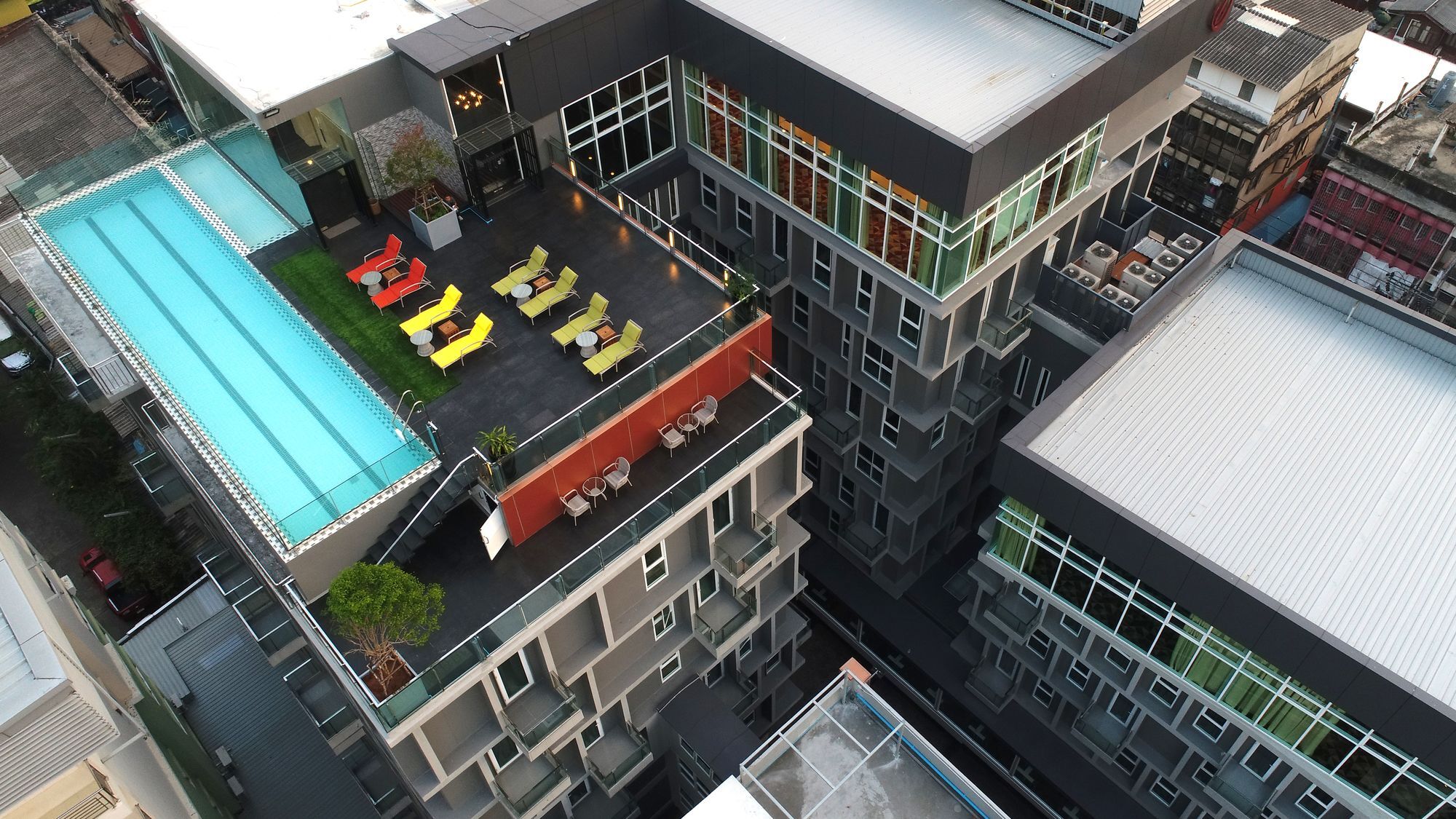 Le D'Tel Bangkok Hotell Eksteriør bilde The rooftop of the building